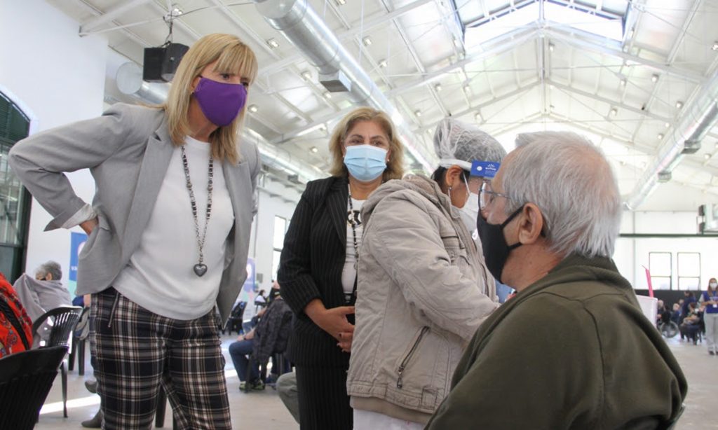 Covid-19: Llegaron nuevas dosis y aspiran a terminar de vacunar a personas mayores de 70 años