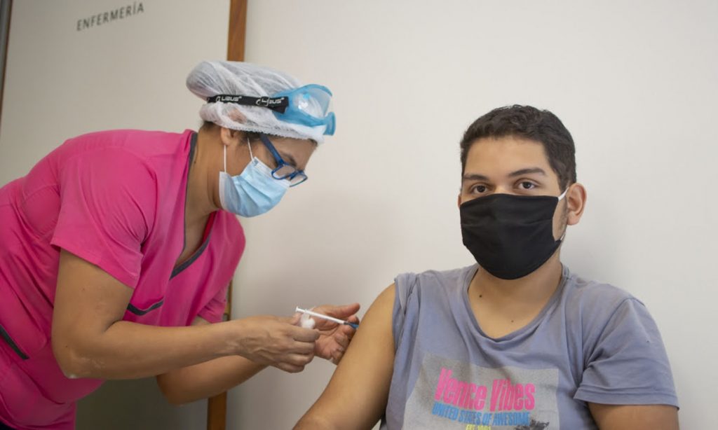 Comenzó en la provincia de Santa Fe la vacunación a menores de 18 años con factores de riesgo