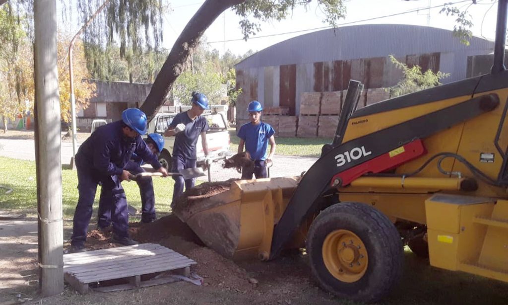 Comenzó el reemplazo de las líneas energéticas de baja tensión en Llambi Campbell