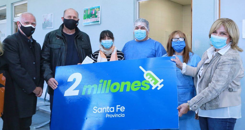 Ya se vacunaron contra el Covid-19 dos millones de santafesinos y santafesinas con primeras dosis