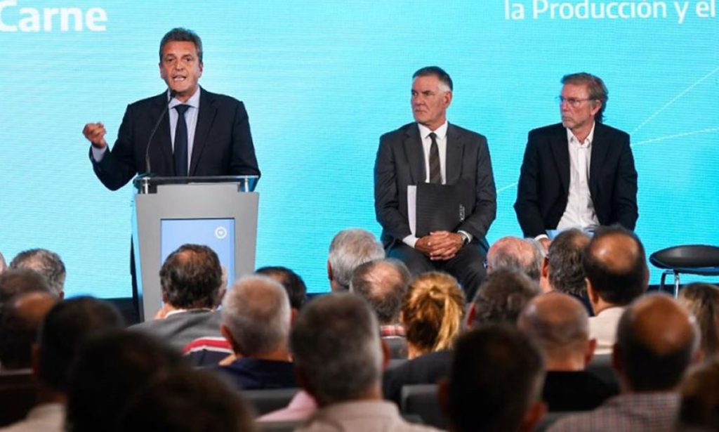 El ministro Massa anunció medidas de alivio fiscal para el campo ante la sequía más grave de la historia argentina