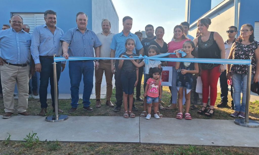 En Ambrosetti se inauguraron obras de cordón cuneta, pavimento, Parque Infantil “Arco Iris” y viviendas