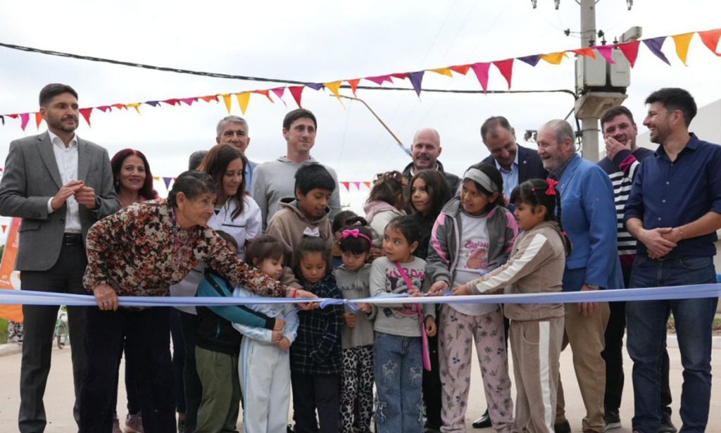 En Monte Vera se inauguraron 1.000 metros de calles pavimentadas que mejoran el acceso a la Escuela Mariano Moreno