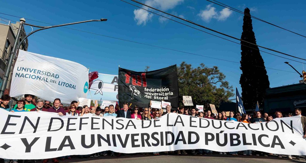 Santa Fe se movilizó en defensa de la universidad pública