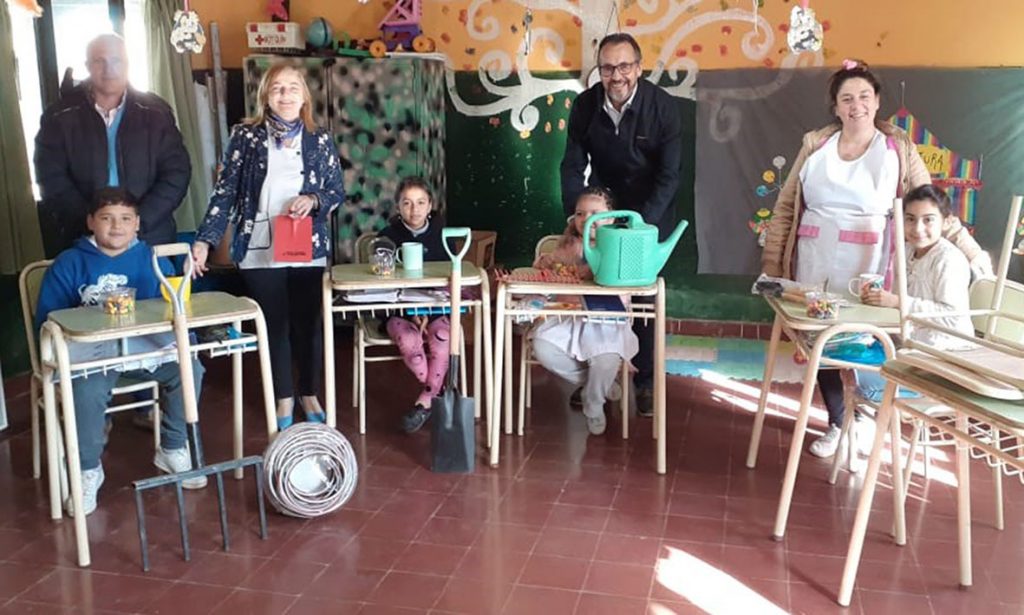 La escuela primaria N° 6068 de Naré recibió kits para huertas escolares