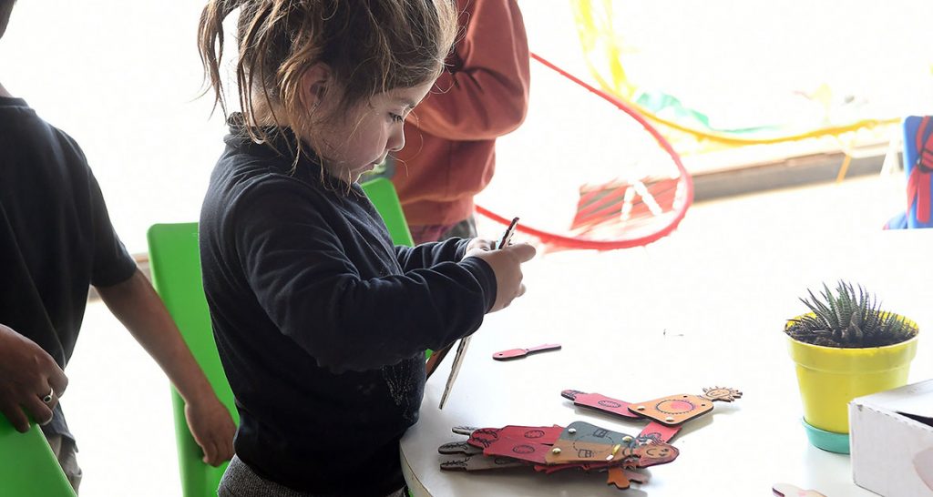 Niños santafesinos confeccionaron mil juguetes en las Estaciones municipales