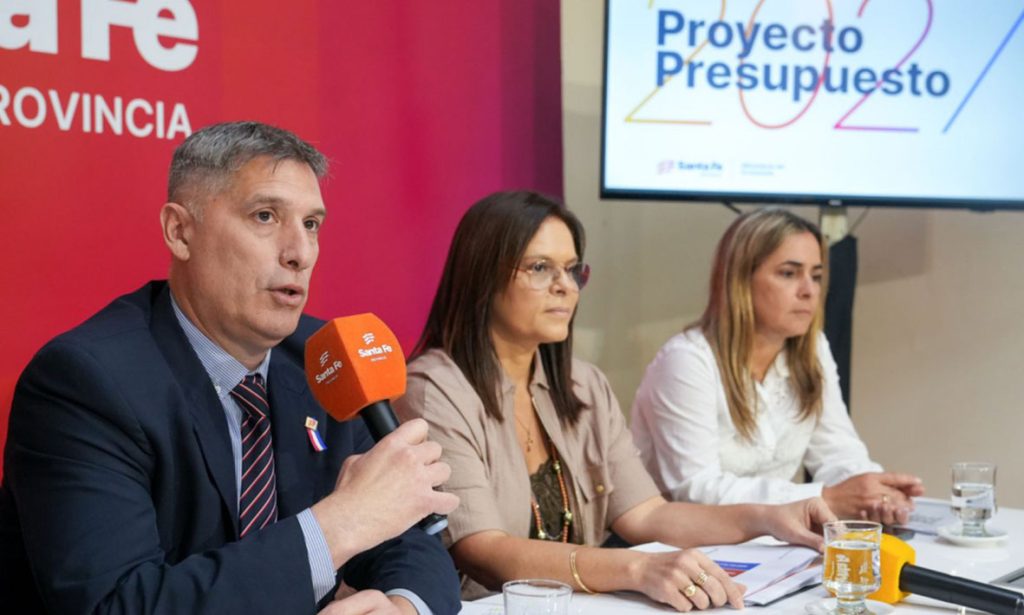 Con prioridades en seguridad, educación, salud y obras, la gestión Pullaro presentó el Presupuesto 2027, con foco en el equilibrio fiscal
