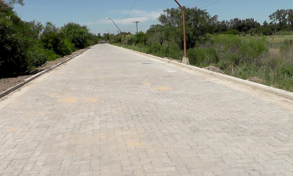 Arroyo Leyes: se concretó la obra de 300 metros de defensa en el acceso al barrio Los Naranjos