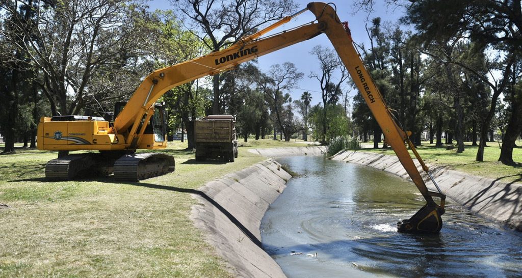 Se limpian la zona de islas y se avanza en la intervención integral del Parque Garay