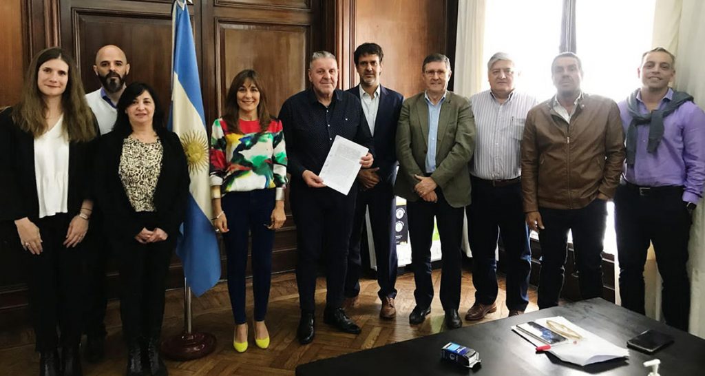 Se acordó una suba del 90% en los salarios para los trabajadores del sector petrolero