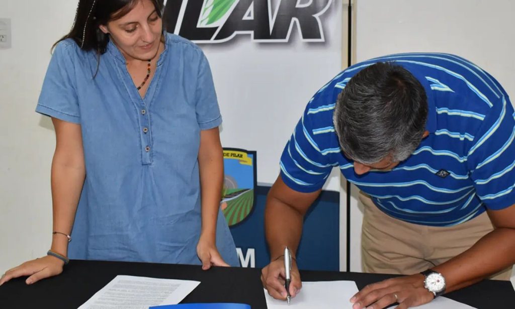 En Pilar se firmaron convenios para la entrega de aportes al área Social de la Comuna