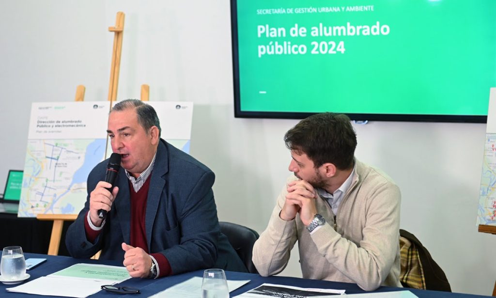 El intendente Poletti presentó un plan de alumbrado público para 80 barrios de la capital santafesina