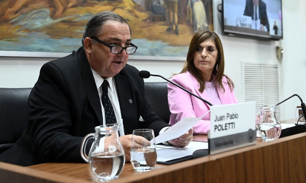 “Ordenar, pacificar y levantar Santa Fe” fueron los ejes del discurso del intendente Poletti en el Concejo Municipal