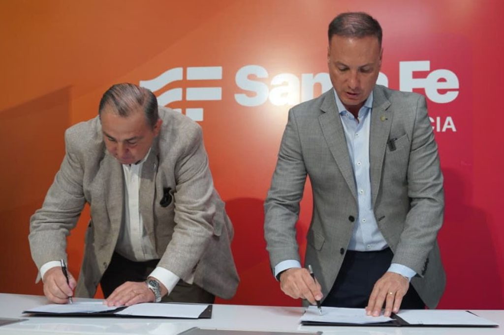 El municipio santafesino y el gobierno provincial firmaron convenios para reforzar el sistema hídrico de la ciudad