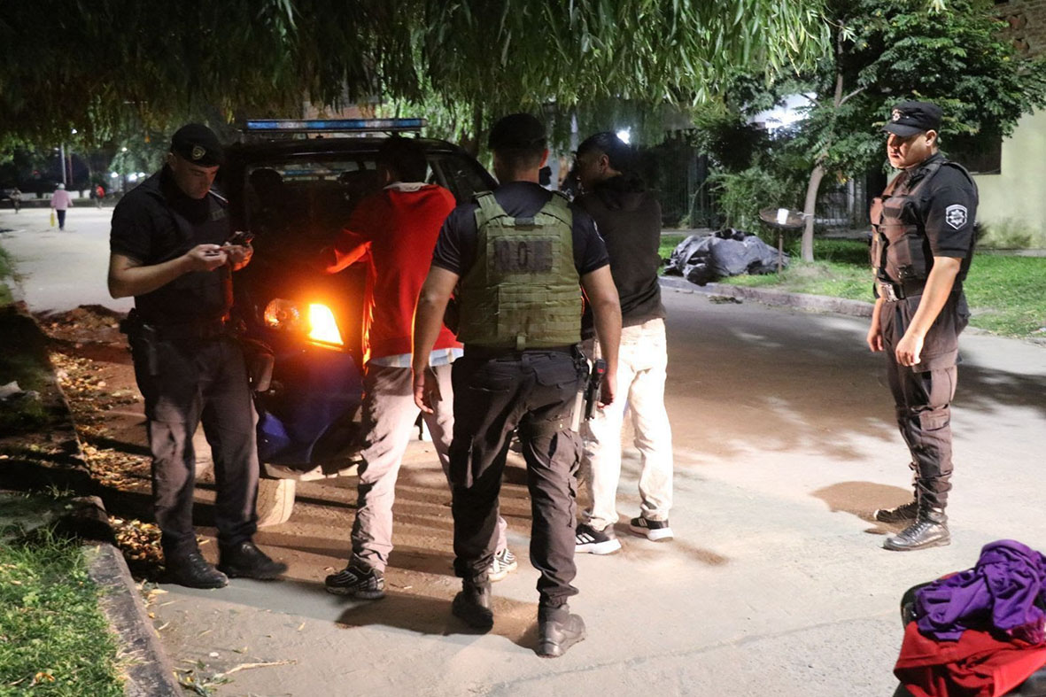 Por día, la Policía realiza casi 2.000 identificaciones de personas y de 600 vehículos en la capital santafesina