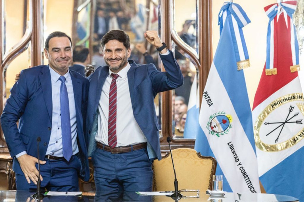 El gobernador Pullaro firmó en Corrientes un acuerdo para concretar la conexión fluvial entre Villa Ocampo y Bella Vista