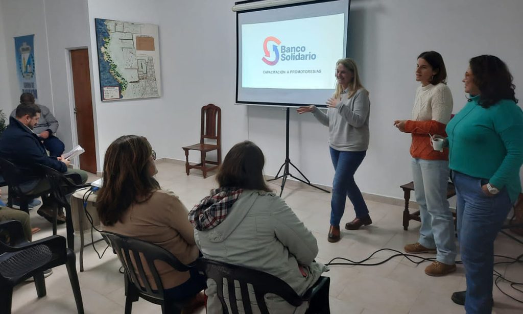 En la localidad de Ramayón se realizó una capacitación sobre el programa Banco Solidario