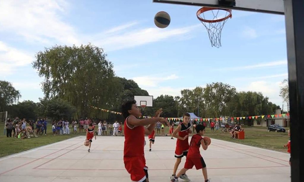 La Escuela Municipal de Básquet infantil iniciará sus actividades en el playón deportivo de Recreo Sur