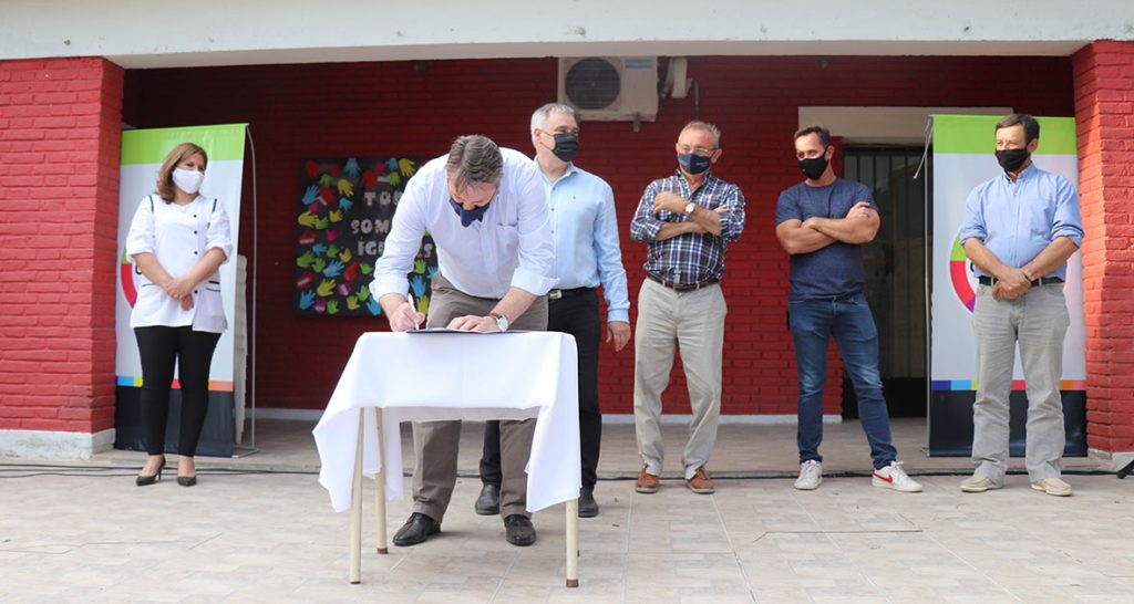 San Justo, La Penca y Caraguatá y Calchaquí firmaron convenios para mejorar sus caminos rurales