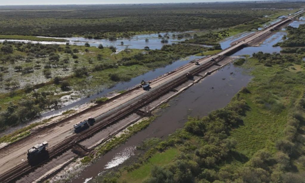 Avanzan las obras para proteger y repavimentar el puente sobre el río Salado en la Ruta Provincial N° 39