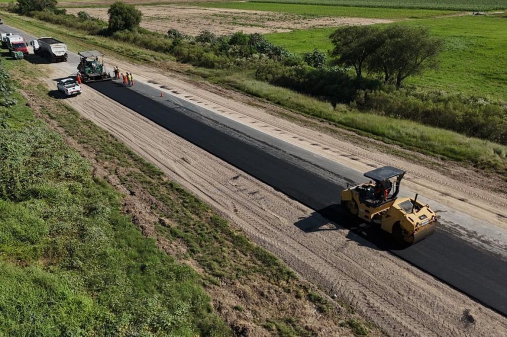 Con trabajos de bacheo y borrado de huellas, se realizan reparaciones en más de 15 rutas santafesinas