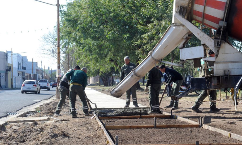 La municipalidad de Santa Fe trabaja en la construcción de nuevas veredas peatonales en torno al Parque Federal