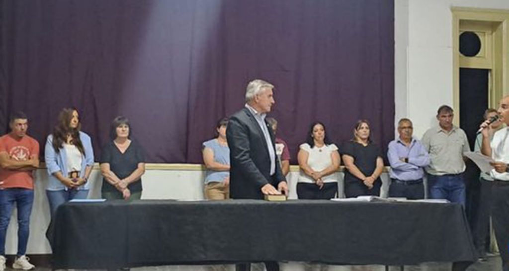 Adolfo Cherry asumió un nuevo mandato como presidente comunal de Sarmiento