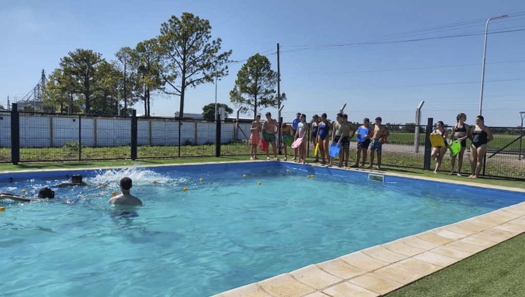 En el Natatorio Comunal, la infancia de Sarmiento ya disfruta de la colonia de vacaciones