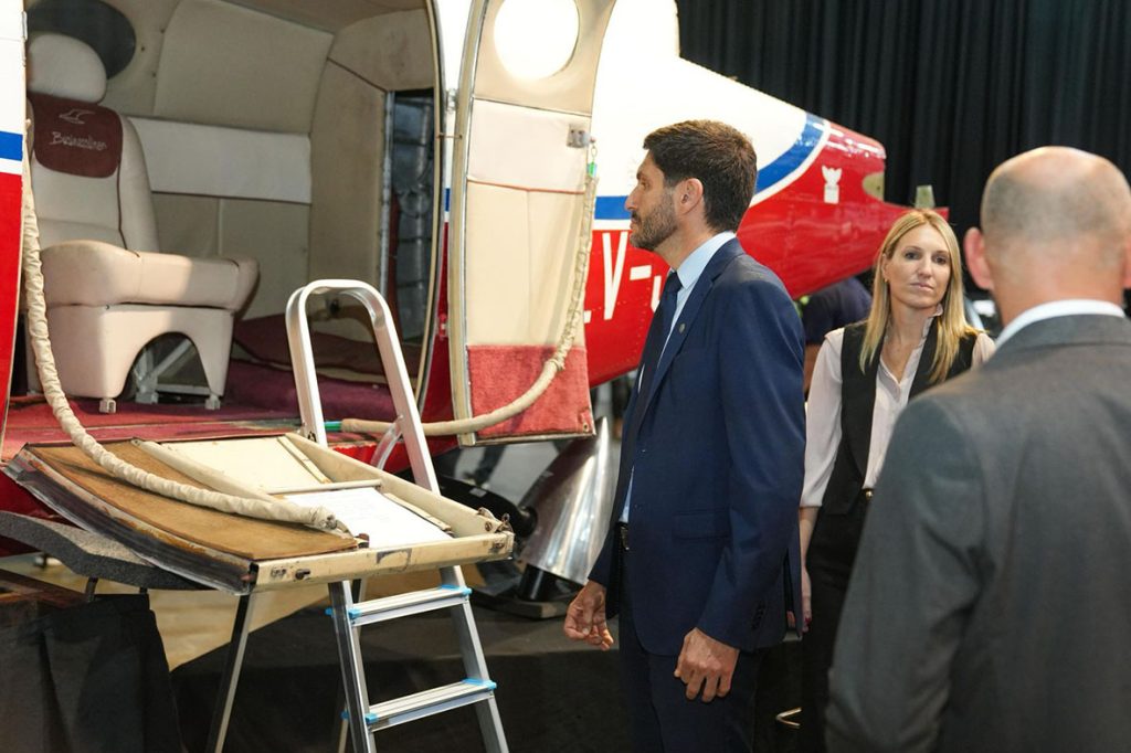 Fueron subastados 150 lotes de bienes incautados al delito que incluían un avión, autos, motos y otros elementos