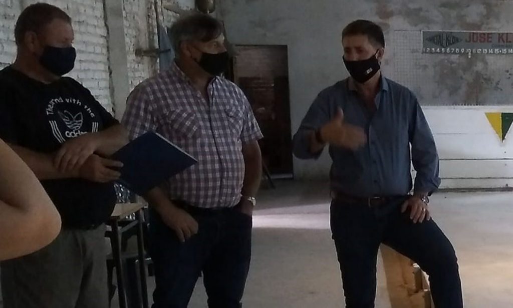 La comuna de Nuevo Torino reparó un tractor y el Senador Pirola entregó fondos a un club social