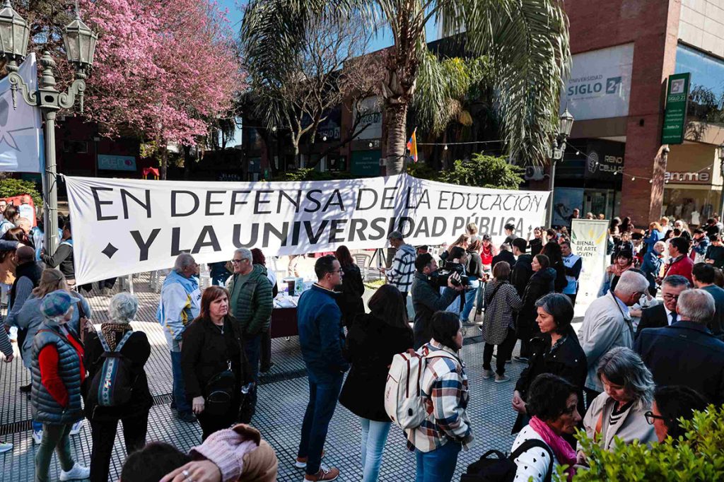 La Universidad Nacional del Litoral brindó clases públicas para pedir que se cumpla la Ley de Financiamiento Universitario