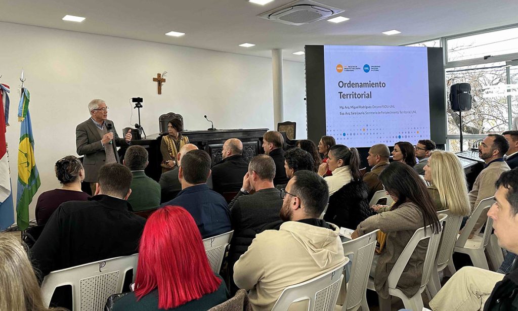La UNL participó del Primer Foro de Concejales del Área Metropolitana para fortalecer las capacidades de los gobiernos locales