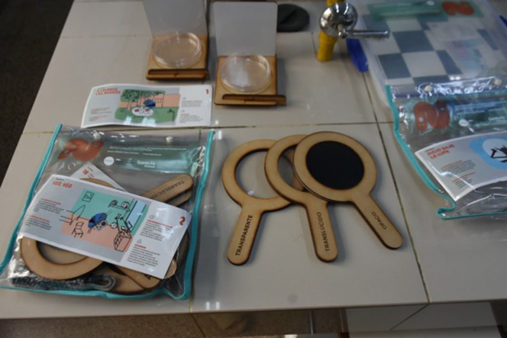 Docentes de la Universidad Nacional del Litoral desarrollan kits de ciencia didácticos para jugar y aprender