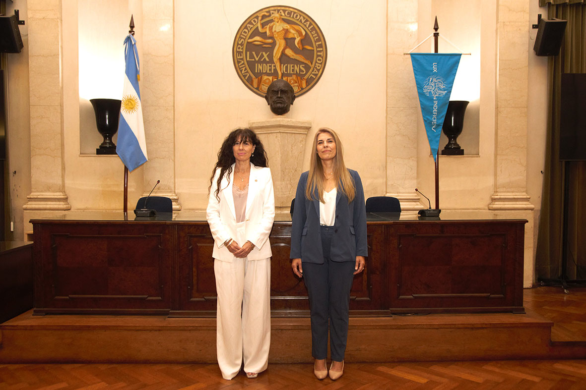 Laura Tarabella asumió como la primera rectora en la historia de la Universidad Nacional del Litoral