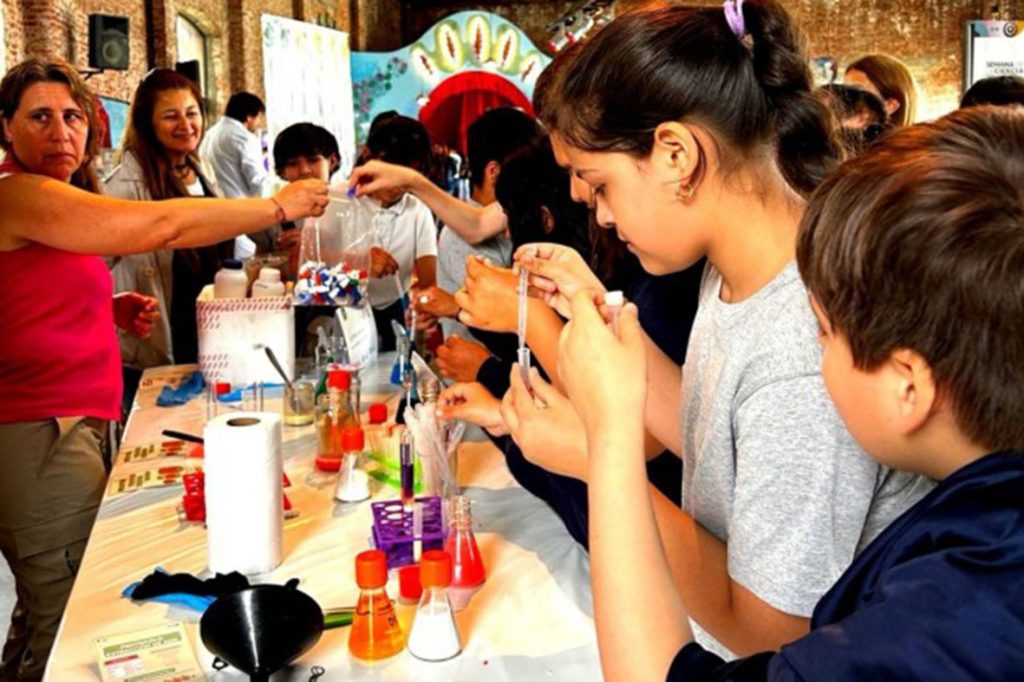 El desafío de crear referentes femeninas de la ciencia y la tecnología
