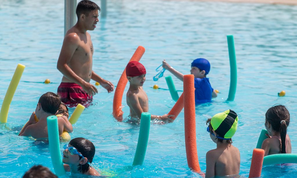 Cientos de niñas y niños ya disfrutan de la colonia de vacaciones del Predio UNL-ATE