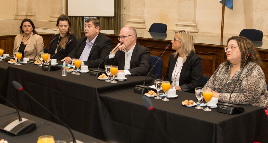 Analizaron la problemática del servicio de transporte interurbano Santa Fe-Paraná