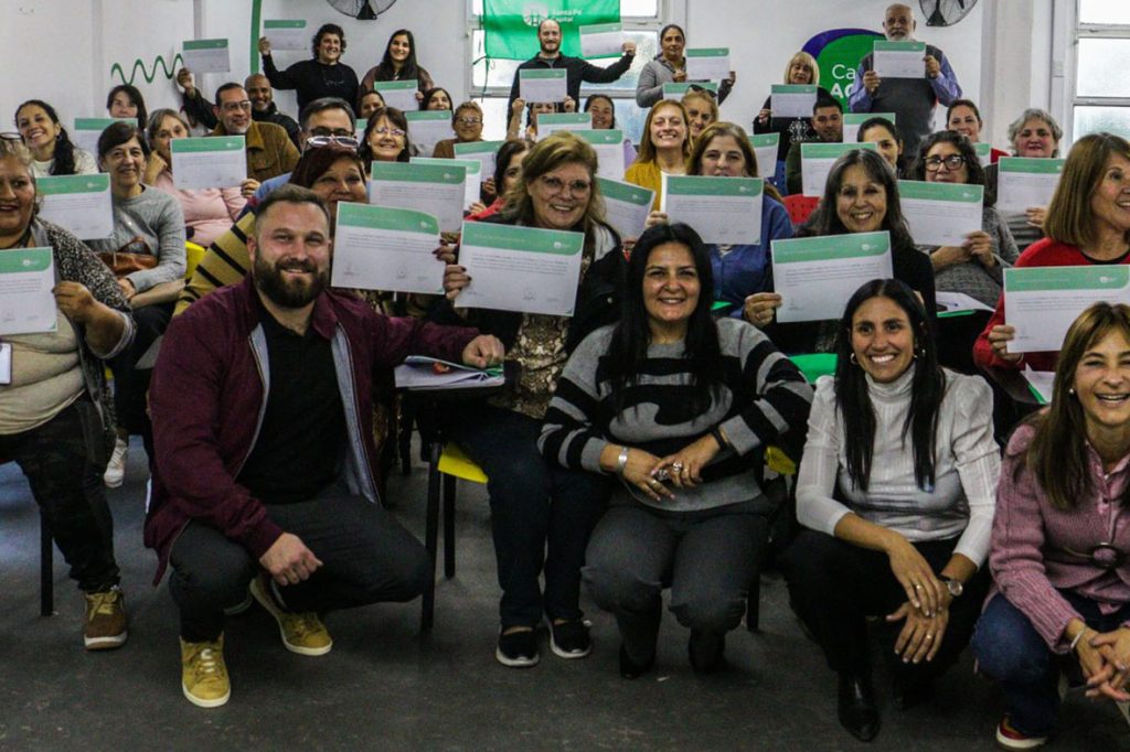 Ciudad de Santa Fe: se entregaron 50 certificados a vecinalistas y vecinos que realizaron la capacitación del Pro.Ca.Ve.
