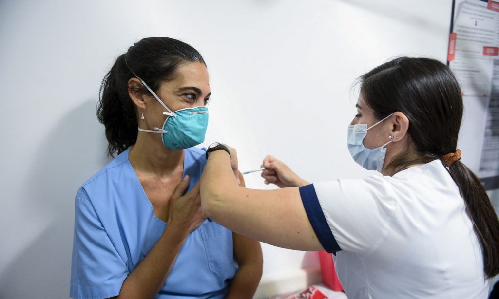 Comenzó la campaña nacional de vacunación contra el coronavirus